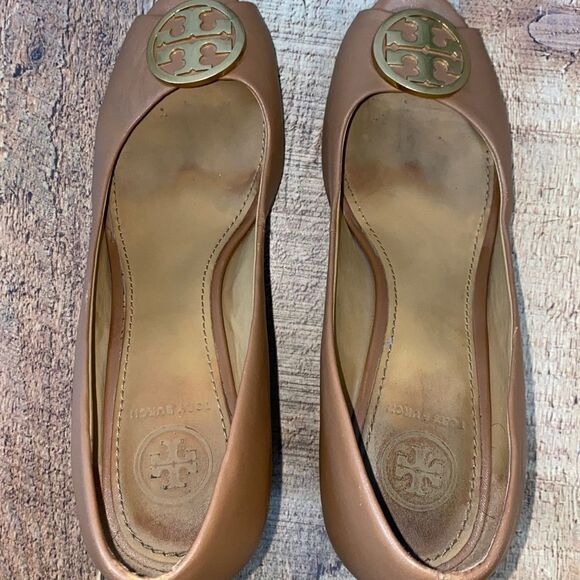 Tory burch sally
Leather Wedge Pump - Picture 13 of 15
